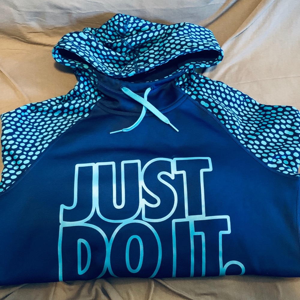 Ladies Nike Therma-Fit long sleeve hoodie